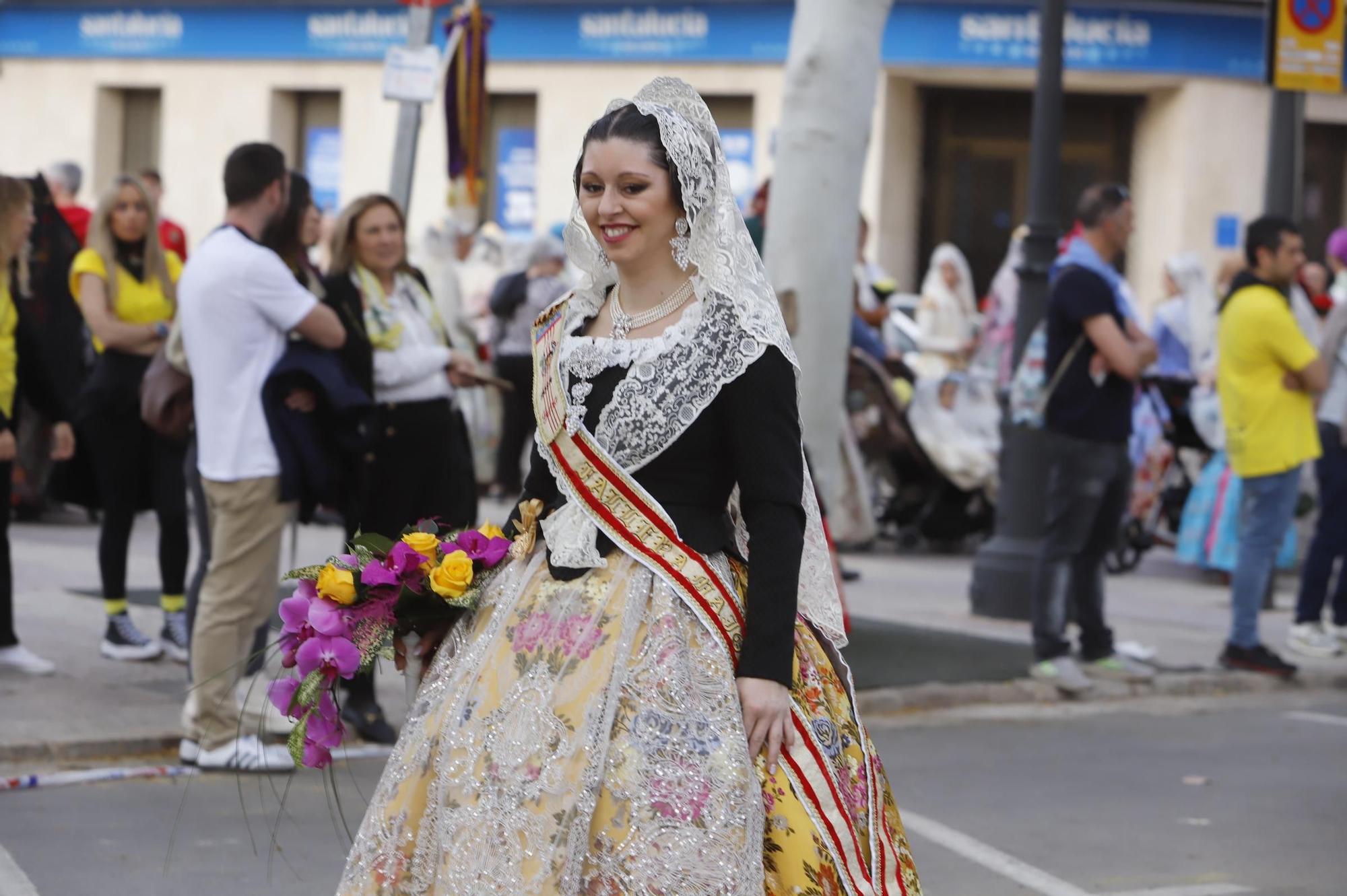 Multitudinaria Ofrenda fallera en Xàtiva