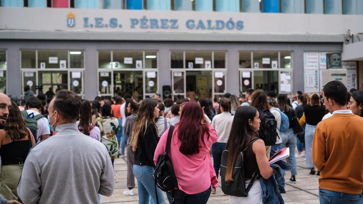 El STEC pide suspender cautelarmente el concurso de estabilización por méritos en educación. En la imagen, oposiciones de docentes en una convocatoria anterior.