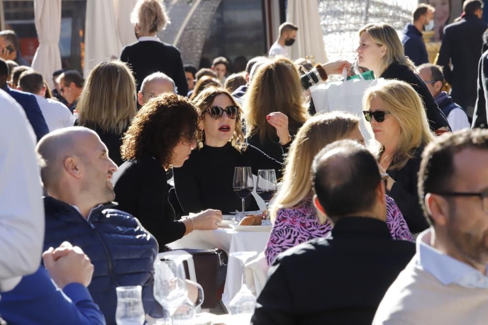 Algunos murcianos no perdonan su visita a la Plaza de las Flores para despedir el año