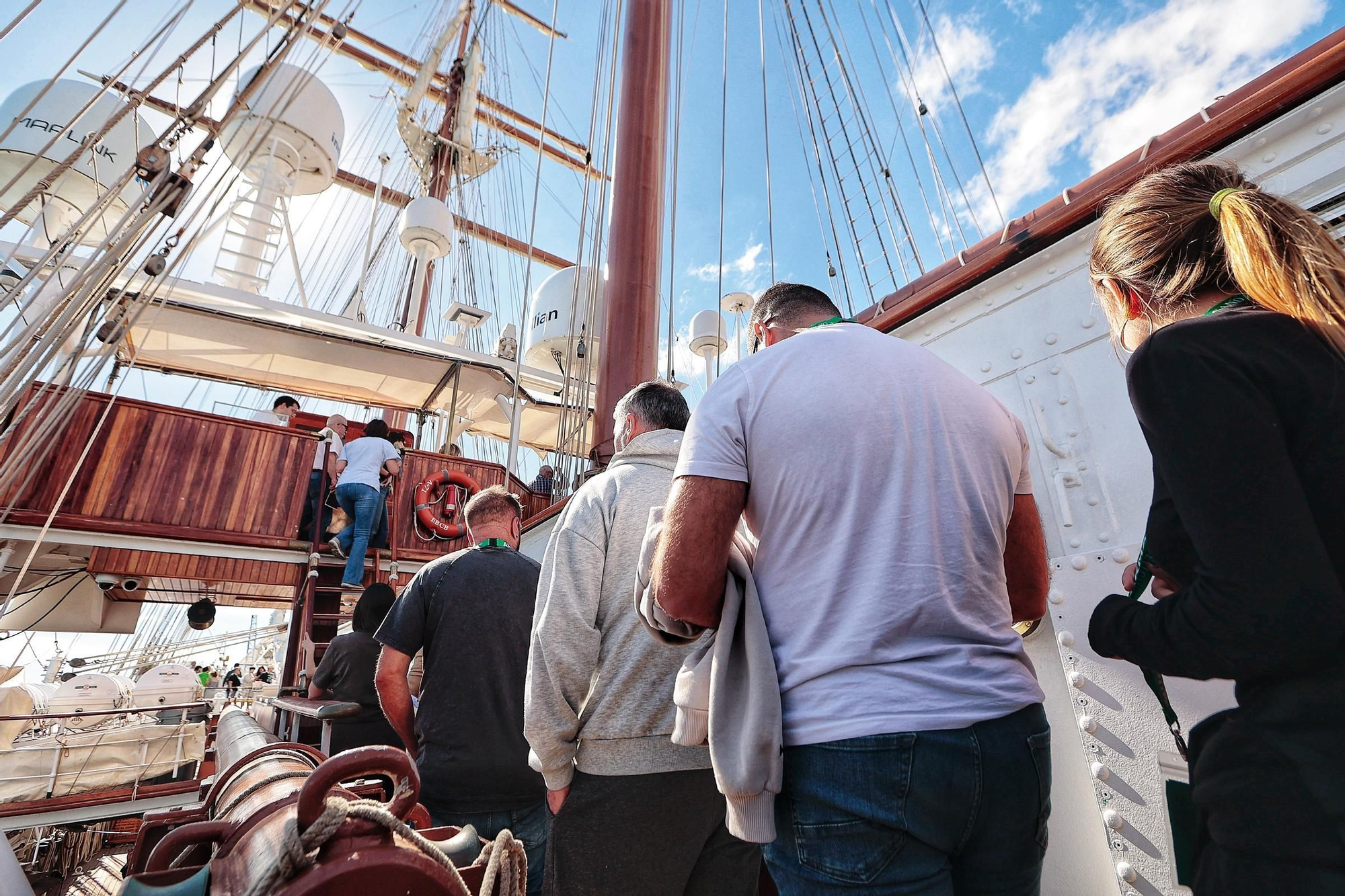 Queues outside the Juan Sebatián Elcano, the ship on which Princess Leonor was trained