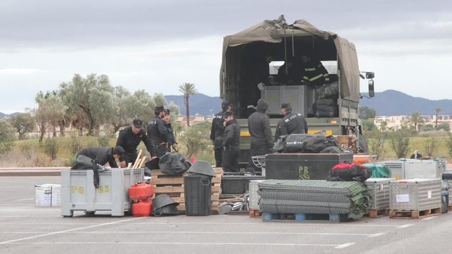 La UME monta su base en Los Alcázares para ayudar a los desalojados