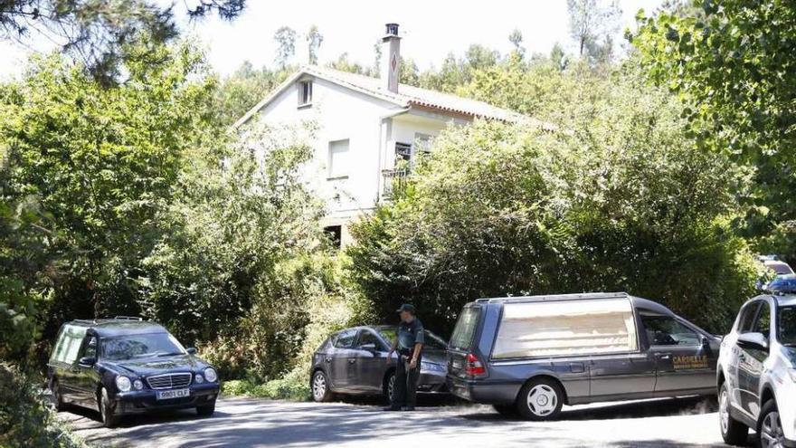 Una mujer mata a dos familiares y hiere a su suegro en Arzúa en pleno brote psicótico