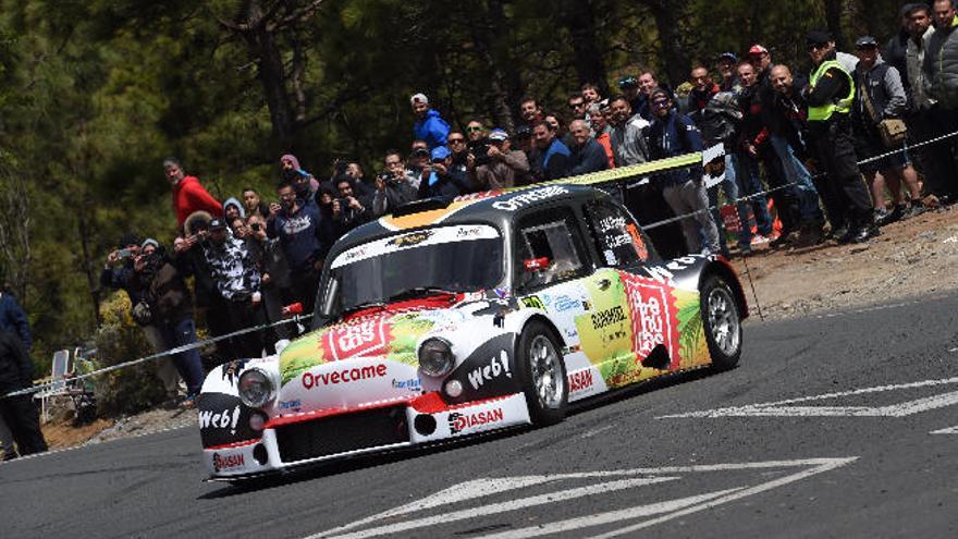 José María Ponce-Carlos Larrodé acuden con su nueva montura, el SEAT 600 JTR.