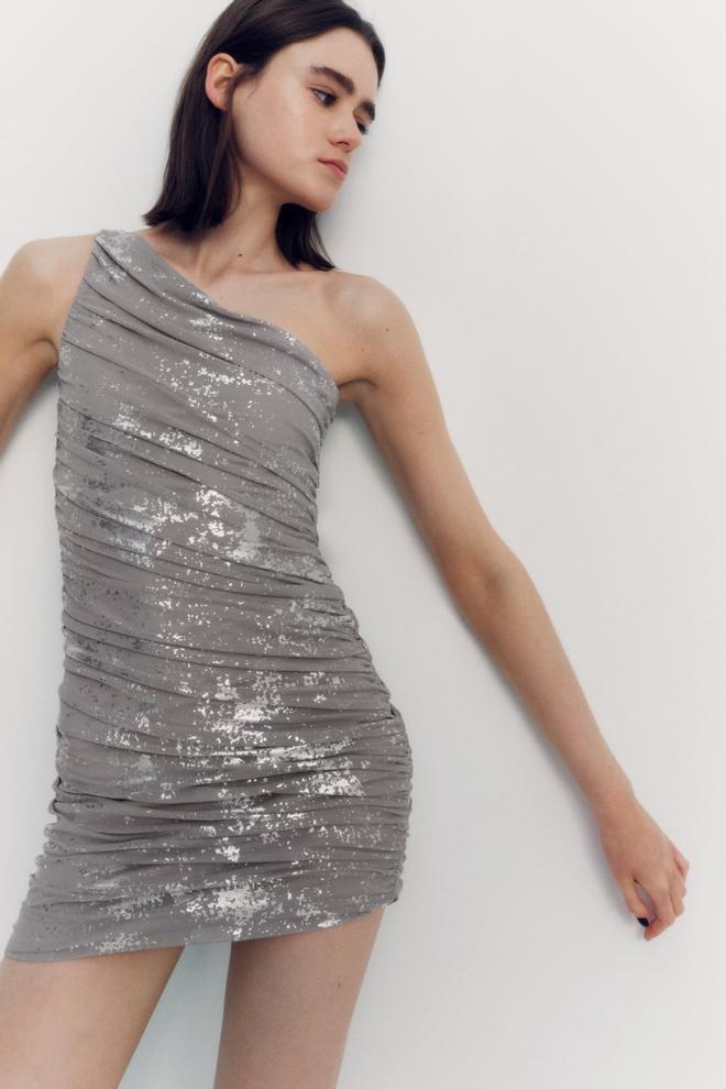 Vestido corto de tul metalizado de Zara