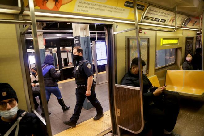 Varios heridos en un tiroteo en el metro de Nueva York.