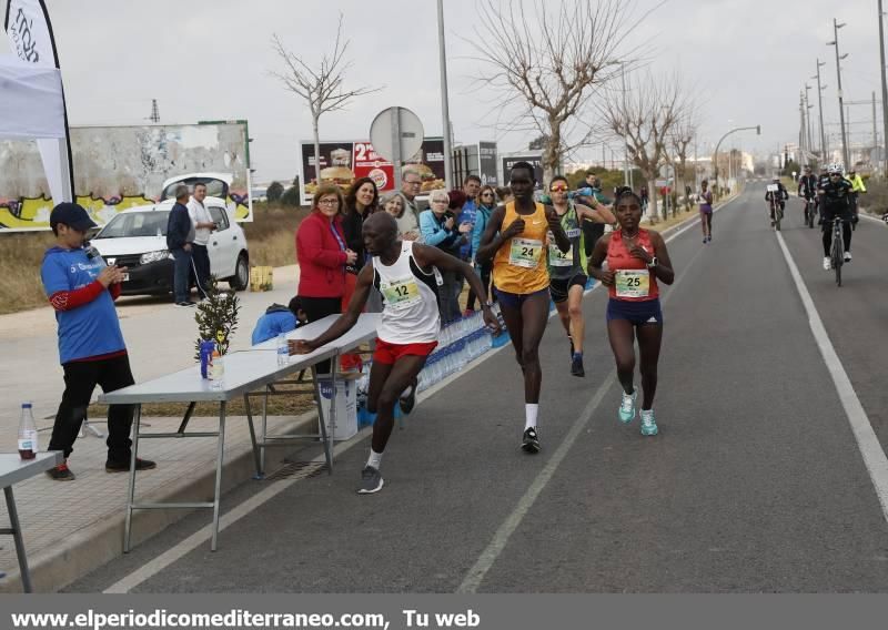 Atletas en el IX Marató BP de Castellón