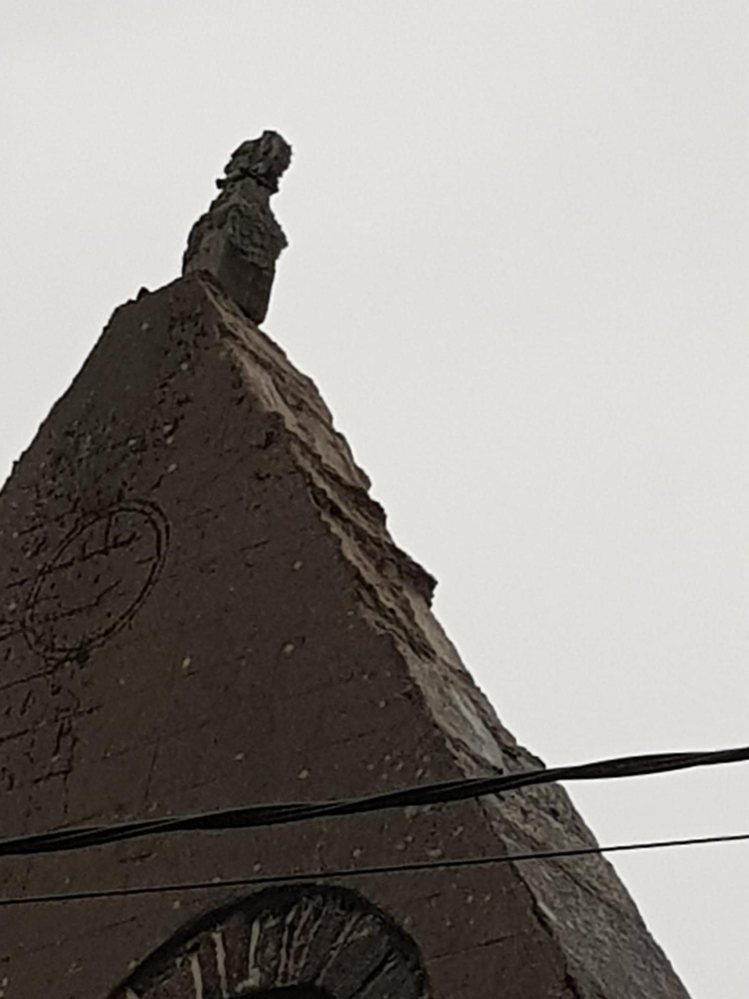 GALERÍA | Una fuerte tormenta daña la iglesia de Villanueva de Valrojo