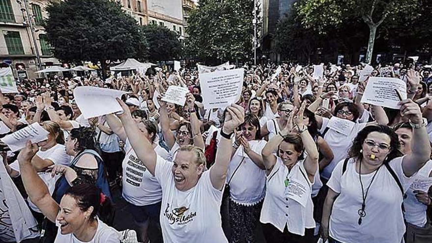 Imagen de una protesta protagonizada por camareras de piso de las islas.