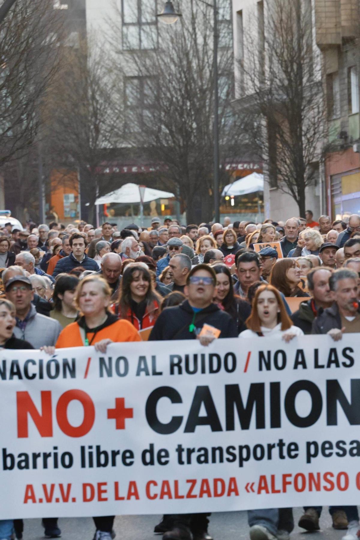 La movilización vecinal por los camiones en Gijón, en imágenes