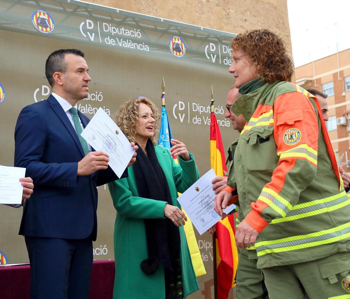 Mompó, con Amparo Folgado y los brigadistas en Torrent.