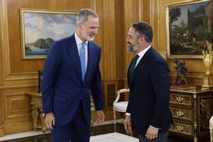 El rey recibe a Abascal con el apoyo de Vox a Feijóo en el aire