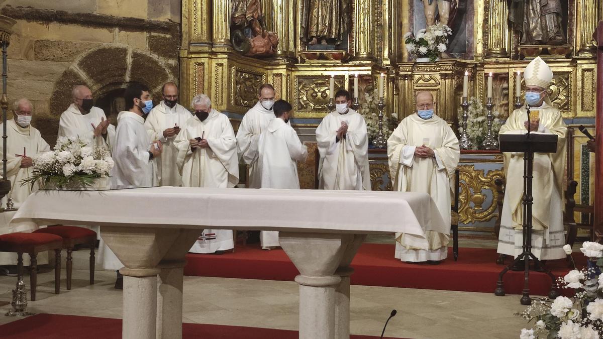 En el Triduo a la Virgen de la Vega, junto al obispo de Zamora, Fernando Valera.