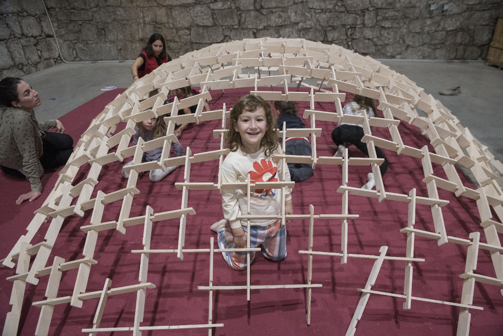 Les imatges del primer dia de l'activitat Kapla al Museu de l'Aigua i el Tèxtil