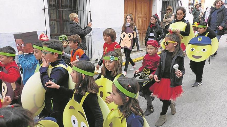 suera celebra el carnaval infantil con charangas