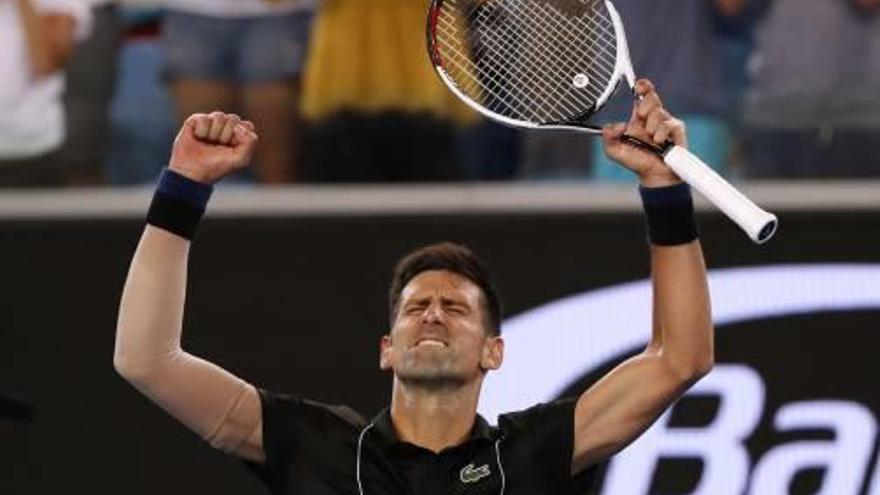 Novak Djokovic celebra la seva victòria davant el català Albert Ramos