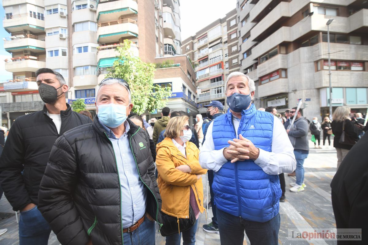 Miles de agricultores y ganaderos toman las calles de Murcia