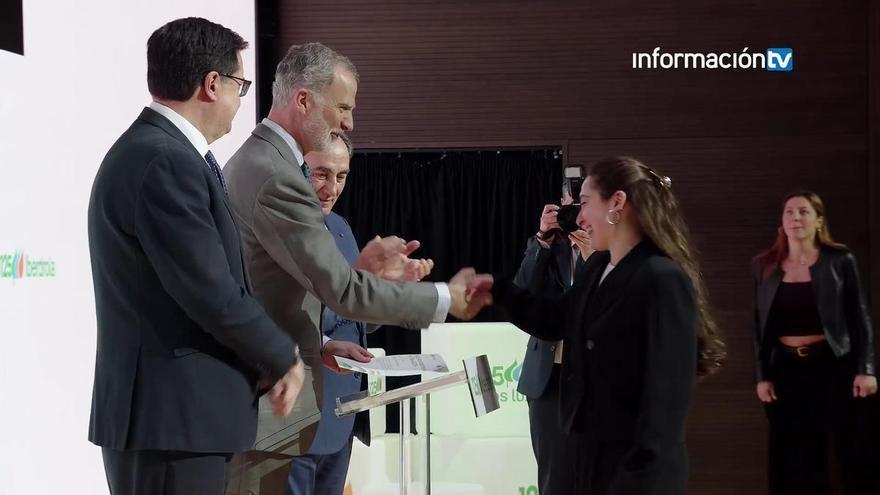 El Rey entrega las Becas Iberdrola para formar a los líderes del sector energético