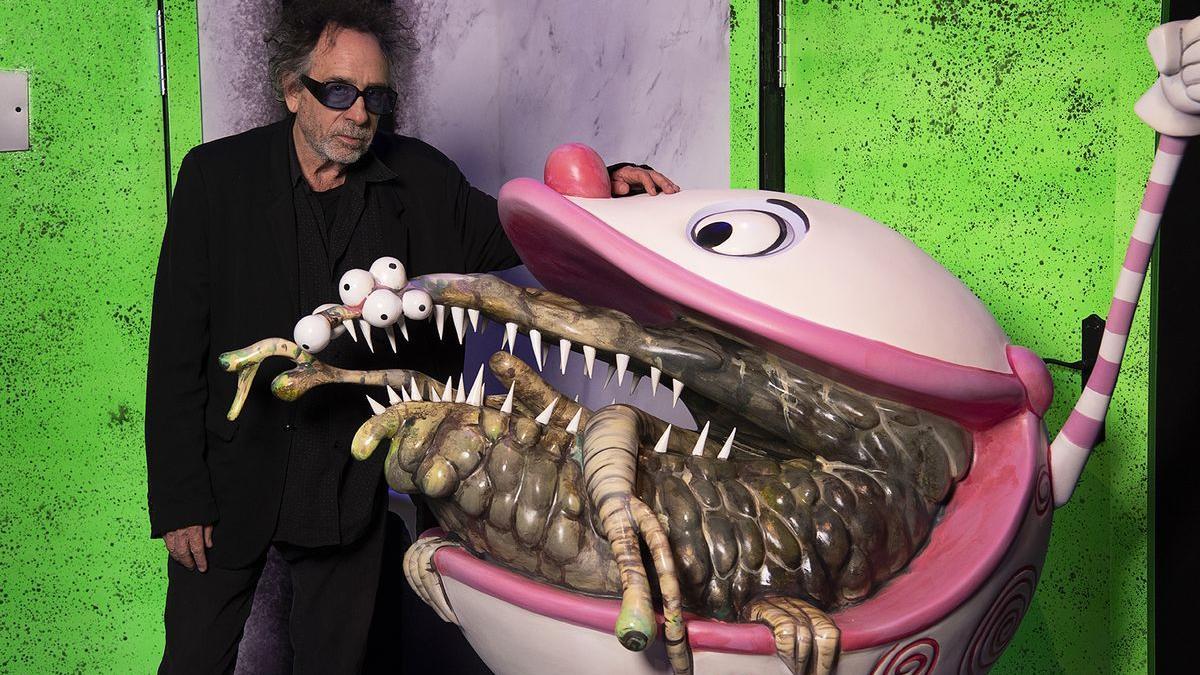 Tim Burton en la exposición sobre su universo creativo en Madrid.
