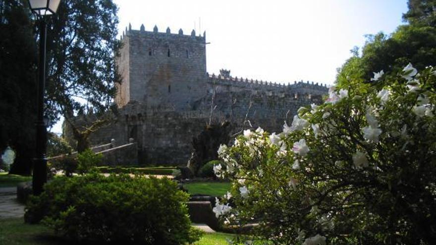 Jardines de la fortaleza de Soutomaior, donde se ubica la Pousada del Castillo. / FdV