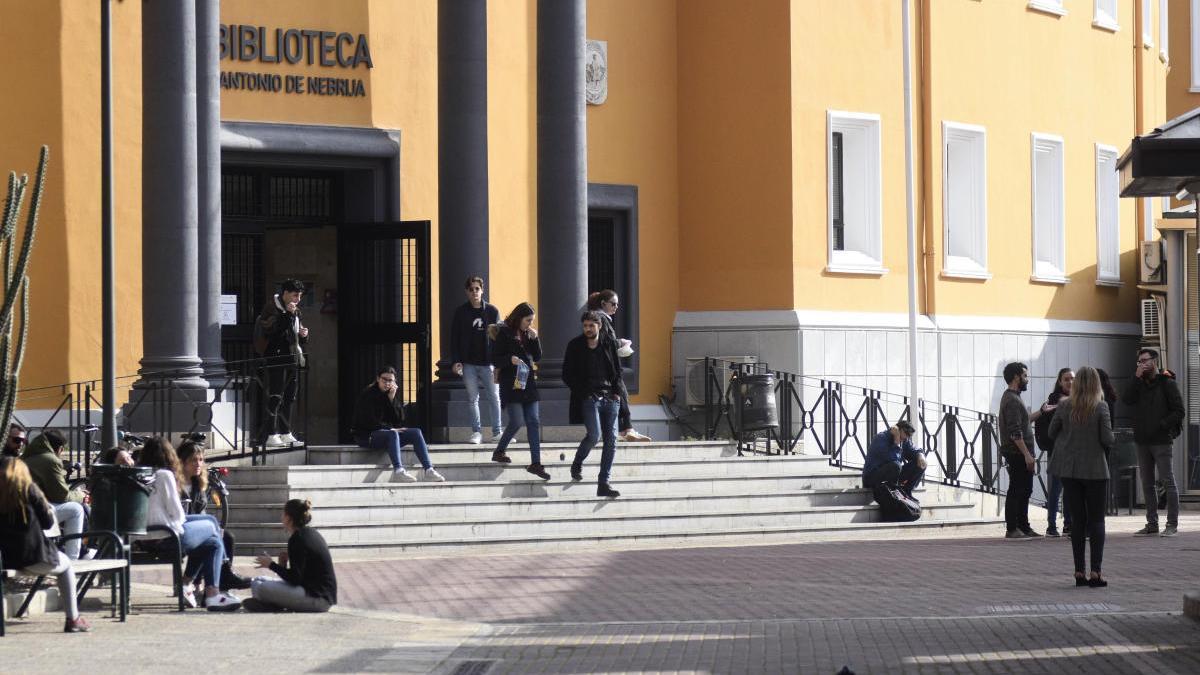 La UMU prepara justificantes para que los alumnos puedan regresar a sus casas