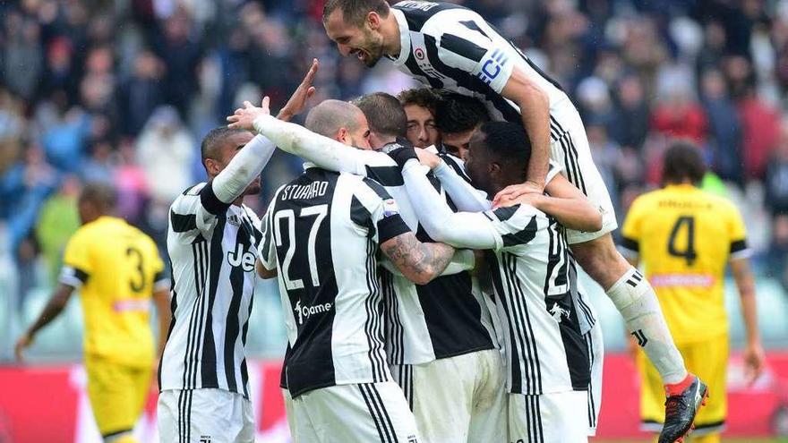 Dybala pone líder al Juventus