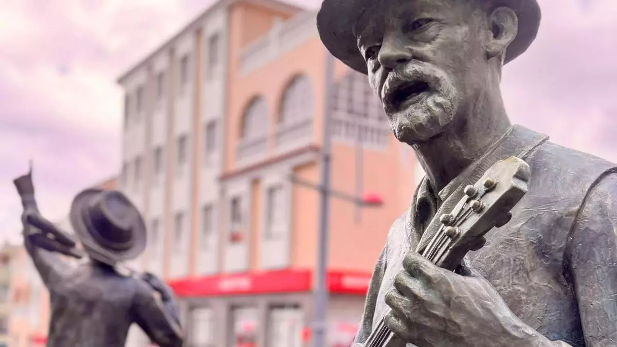 Un timple, una maga y los voladores: así es la nueva escultura de Los Realejos