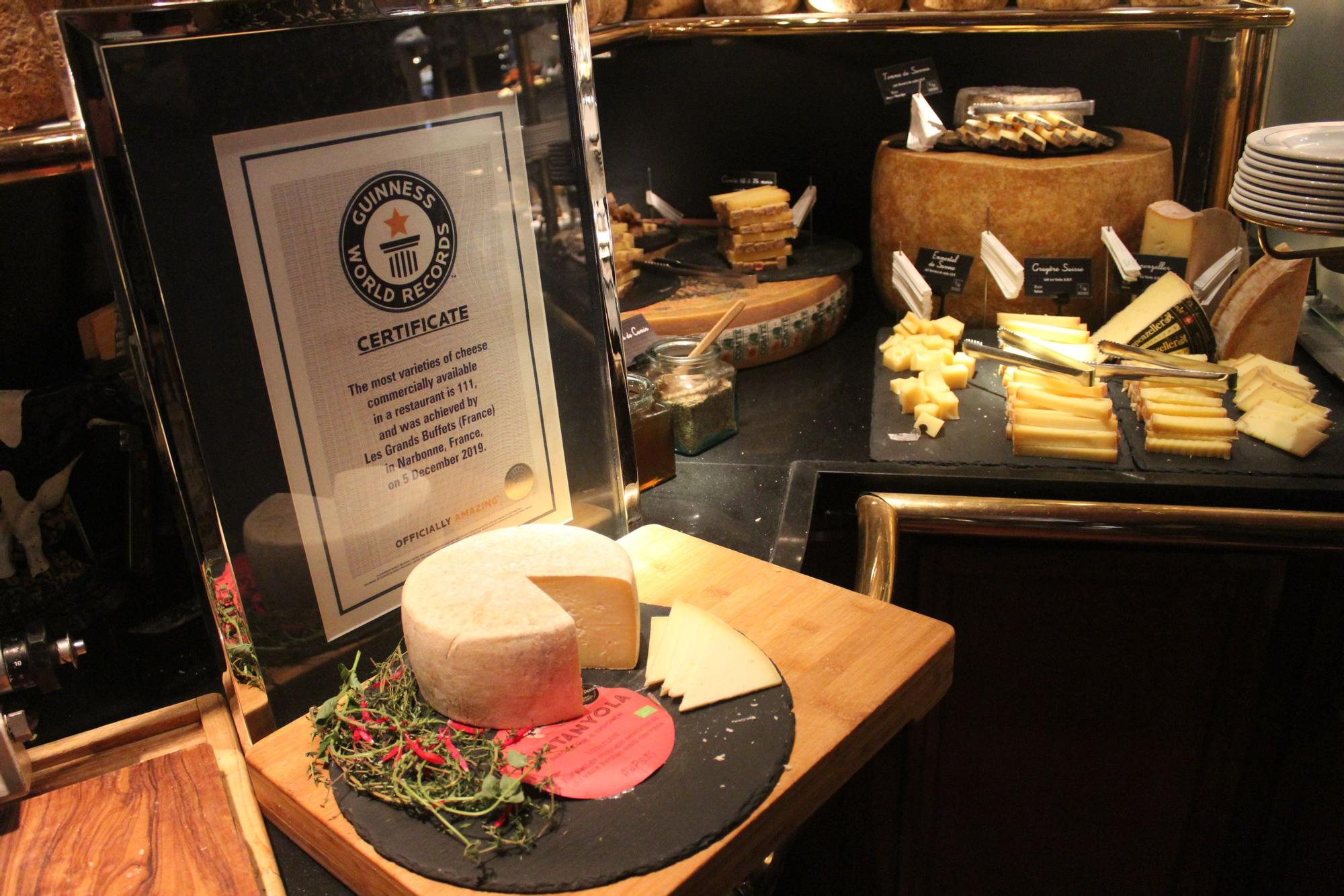 Presentació del formatge Lúpulus d'Ampans al restaurant Les Grands Buffets
