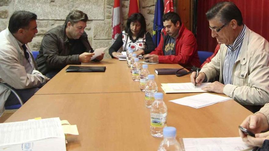 Julio Vaquero, Feliciano Arce, Susana Hernández, Miguel Ángel Prieto y Alejandro Fermoselle en un pleno.