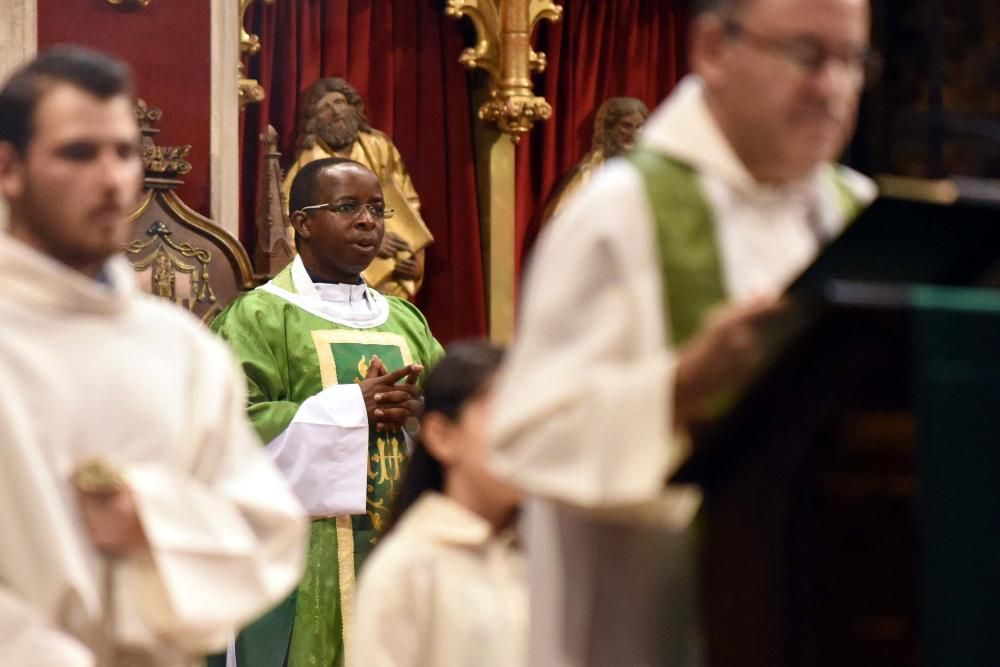 El ruandès Jean Hakolimana (mossèn Joan) oficialitza la seva primera missa com a rector de la Seu de Manresa