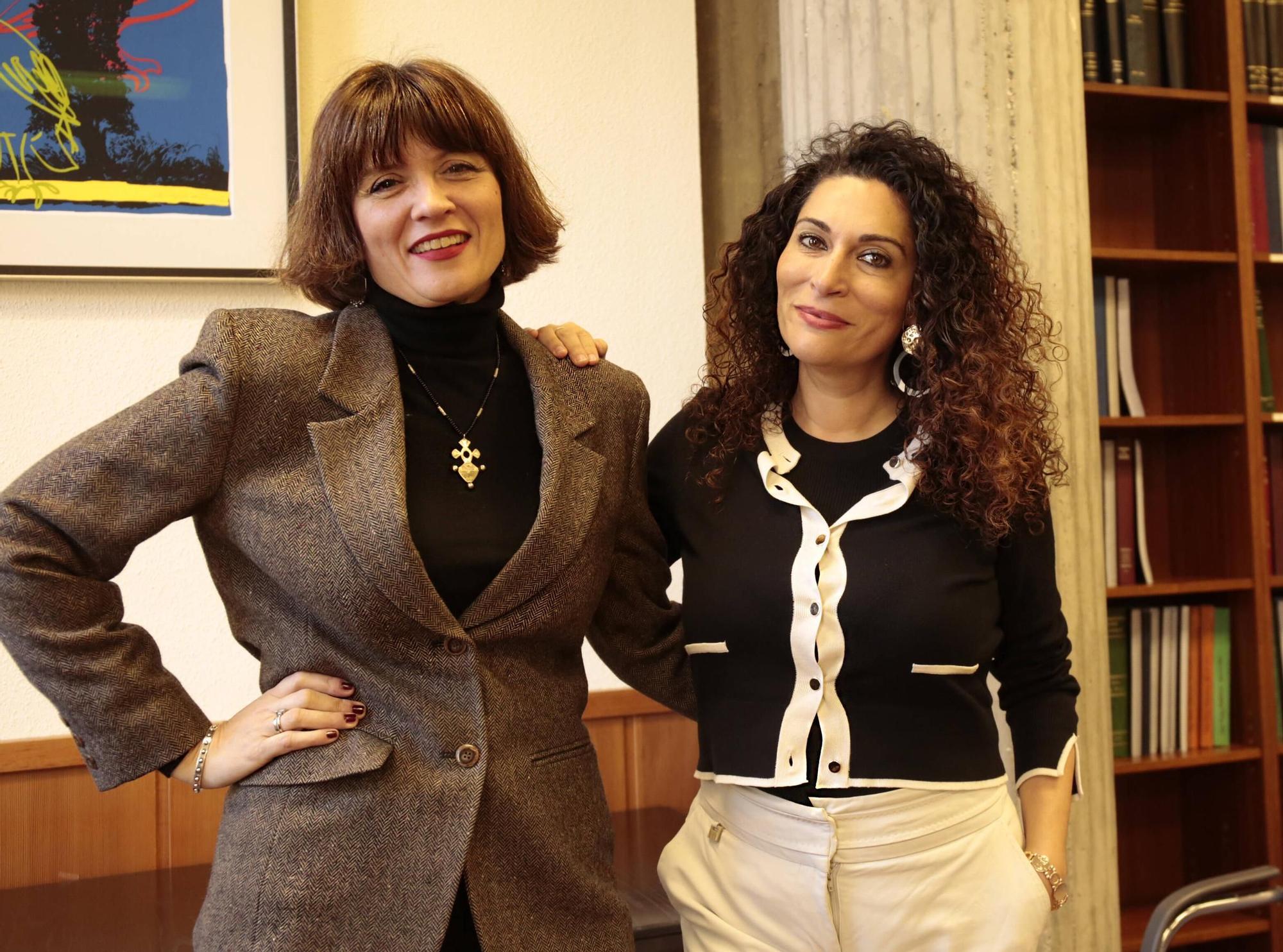 De izquierda a derecha; Vivi Alfonsín y Pastora Filigrana, en el campus del Milán de la Universidad de Oviedo.