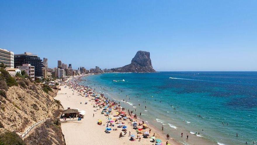 La naturaleza planta una bandera natural en el Peñón de Ifach: así se forman las "banderolas"
