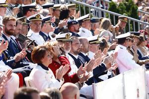 El Rey pasa revista naval en Gijón y preside una exhibición militar