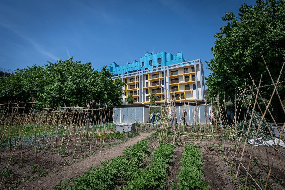 Masia Can Mestres y huerto urbano, uno de los espacios del Open Barri de Primavera en La Marina, que abre sus puertas dentro del Open House insólito en la Zona Franca.