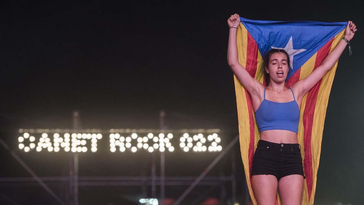  Ambiente y público durante el Canet Rock en el Pla d’en Sala de Canet de Mar.