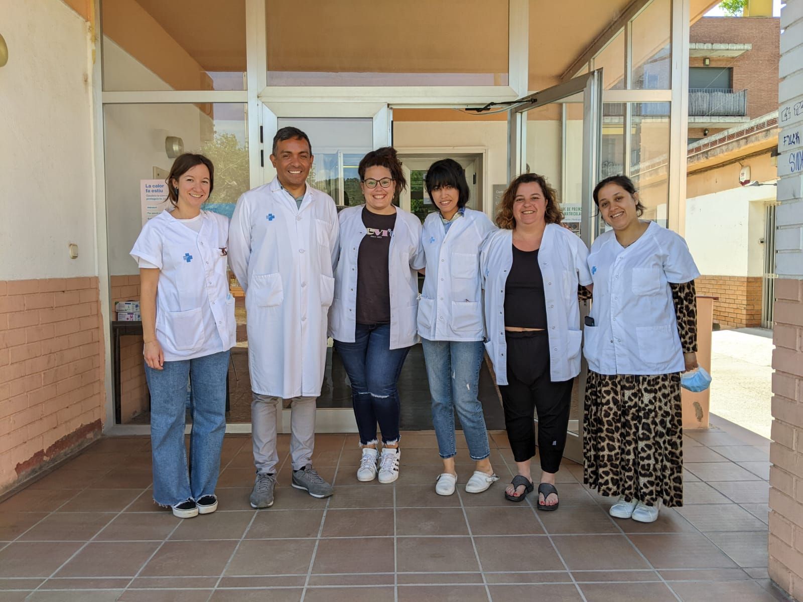 Concentració de sanitaris de la regió central en suport als professionals que van liderar la vacunació contra la covid-19