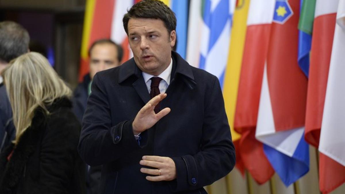 El primer ministro italiano, Matteo Renzi, sale de la cumbre UE-Turquía, el domingo en Bruselas.