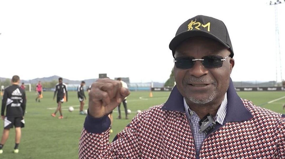 ROGER MILLA, LEYENDA DEL FUTOBL MUNDIAL CON CAMERUN, VISITO EL PASADO LUNES A MADROA, DONDE SU HIJO GERMAIN ENTRENA CON EL JUVENIL B DEL CELTA