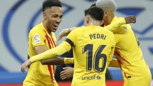 El Barça celebra el gol de Aubameyang en el Bernabéu