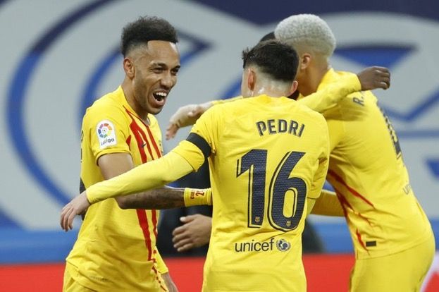 El Barça celebra el gol de Aubameyang en el Bernabéu