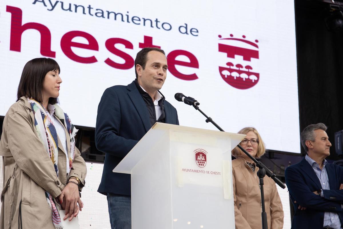 El alcalde José Morell, se dirige a los asistentes en la inauguración.