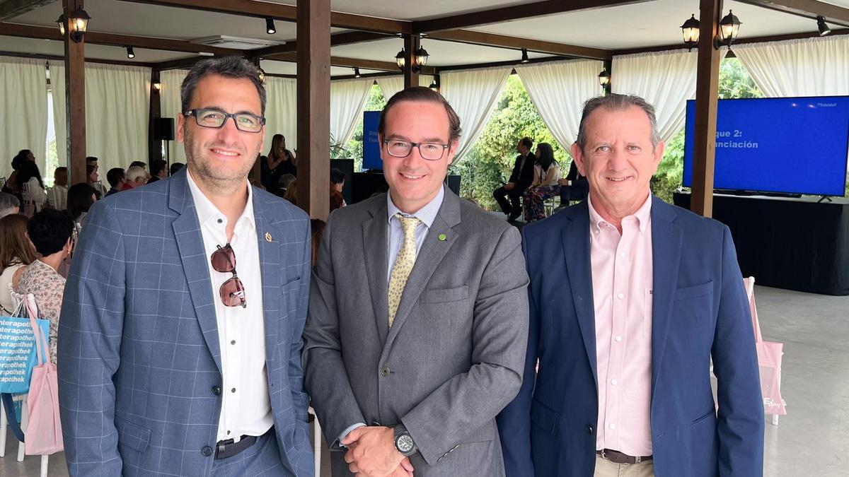 José Manuel Zaragoza, presidente de APEFA; Luis de Palacio, presidente de FEFE; y Ángel Vives, director de FEFE One Day.