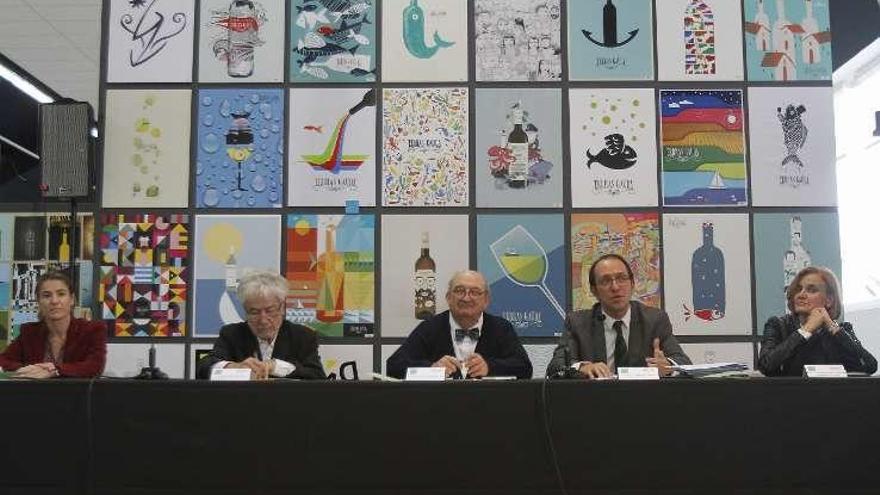 Participantes en la presentación del premio, ayer, en Vigo.