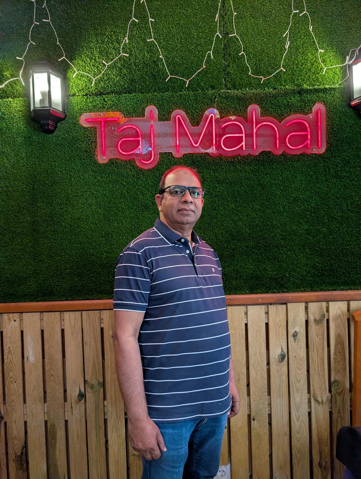 Khalid M. Rofan, en su restaurante RTaj Mahal de Avilés