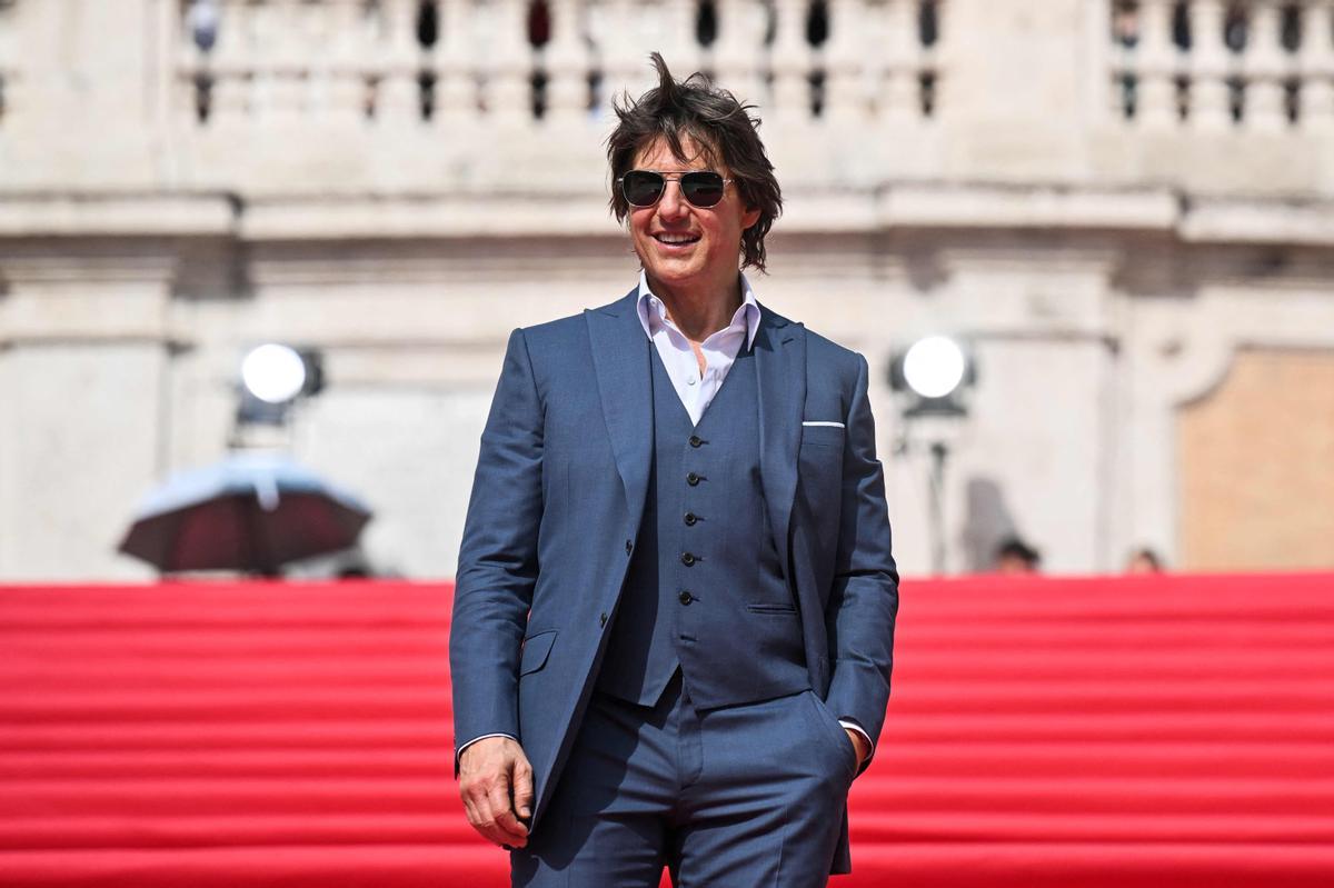 Tom Cruise posa en la Plaza de España,  en Roma, antes del estreno de la película Mission: Impossible - Dead Reckoning Part One
