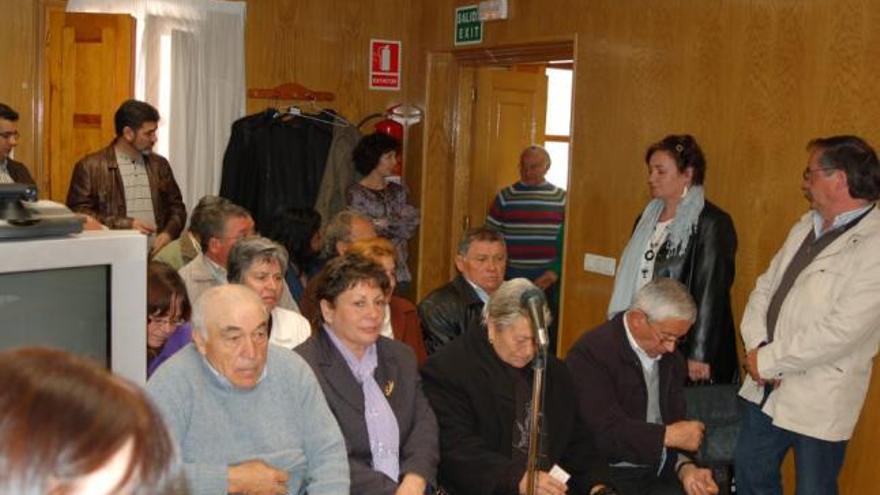 Vecinos de Requejo, en el Juzgado de Puebla en el acto de constitución de la Junta Vecinal de Parada.