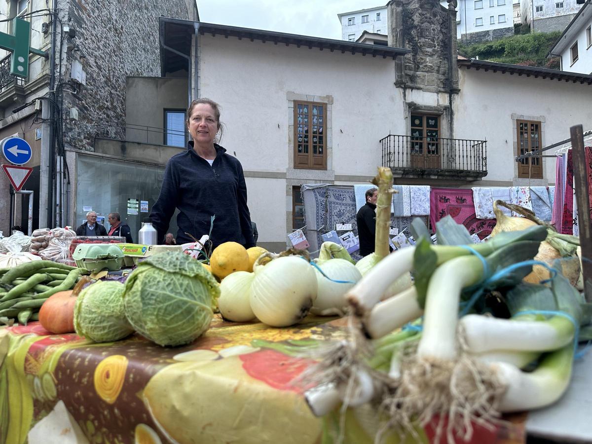María Esther Rubio, con sus productos.