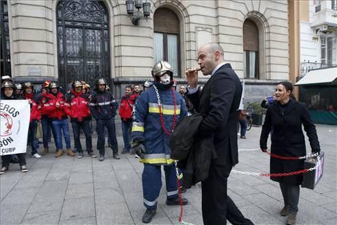 Concentración de bomberos en Zaragoza