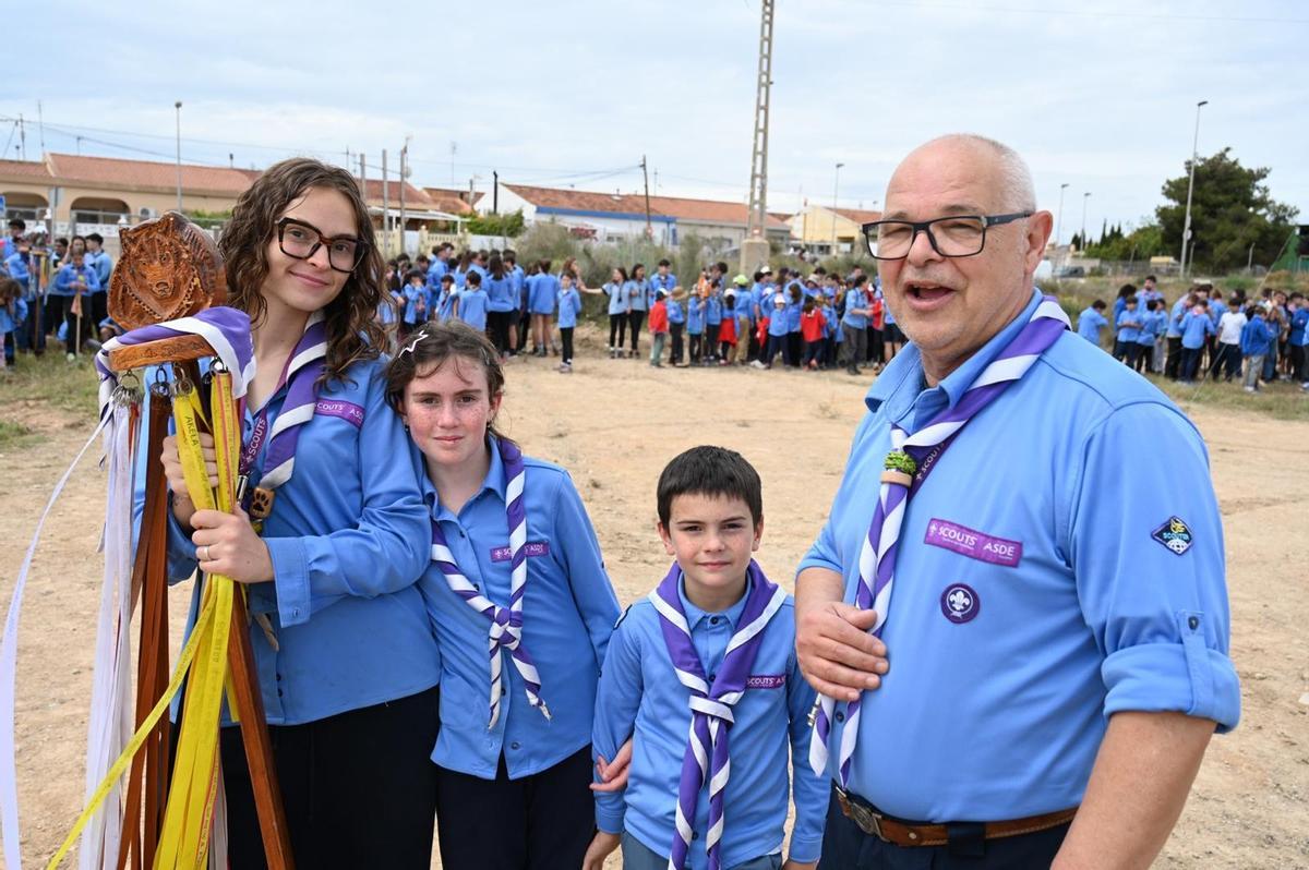 Una marea azul del uniforme scouts inunda El Campello transmitiendo valores y respeto al medio ambiente