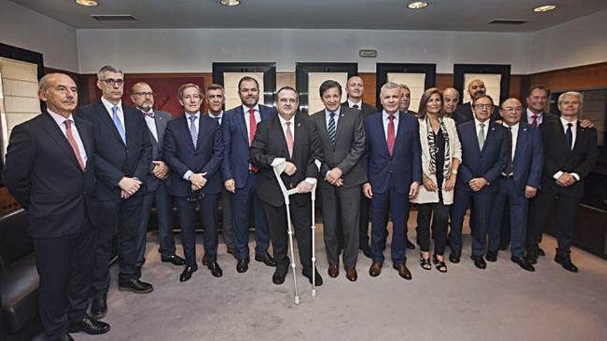 Cumbre, ayer en Oviedo, de los representantes de las cámaras de Comercio de Galicia, Asturias, Castilla y León y Cantabria.