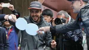 McLaren driver Fernando Alonso, left, of Spain and Renault driver Nico Hulkenberg of Germany play a table tennis ahead of the Chinese Formula One Grand Prix at the Shanghai International Circuit in Shanghai, China, Sunday, April 9, 2017. (AP Photo/Toru Takahashi)